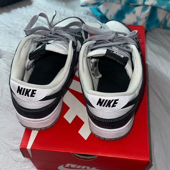 Nike Metallic Black/White Dunks - Picture 3 of 6